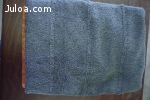 serviette gris foncé